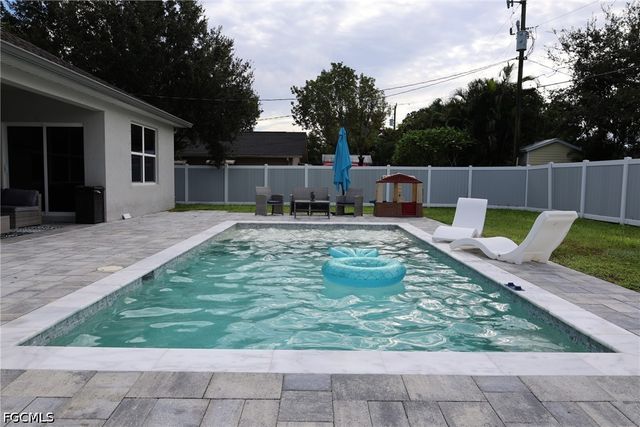 2218 SE 4th ST, Cape Coral, FL 33990