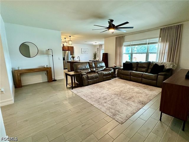 2218 SE 4th ST, Cape Coral, FL 33990