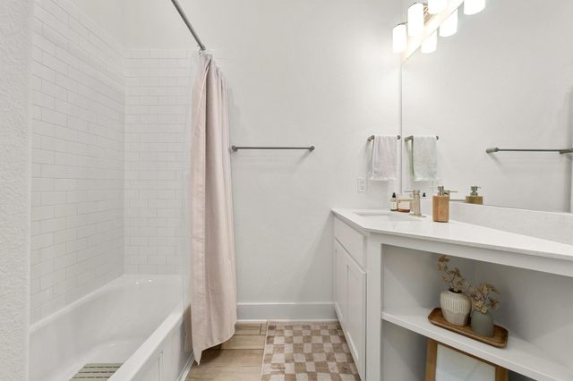 115 Beneteau DR 77, Austin, TX 78738