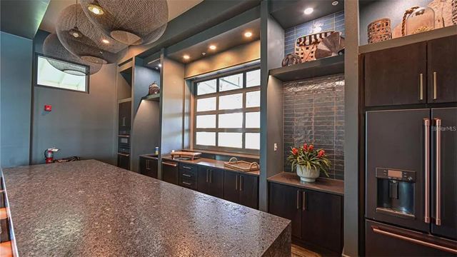 8294 GRANDE SHORES DRIVE, Sarasota, FL 34240