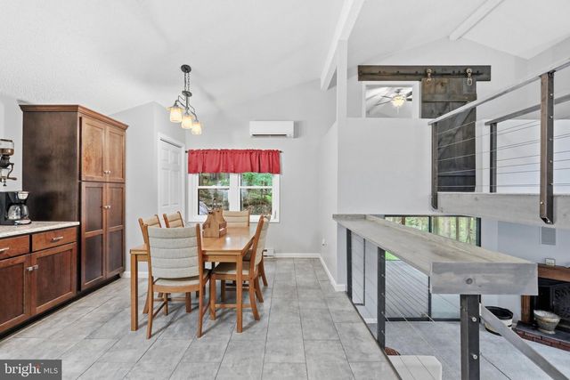 1027 THE WOODS RD, Hedgesville, WV 25427