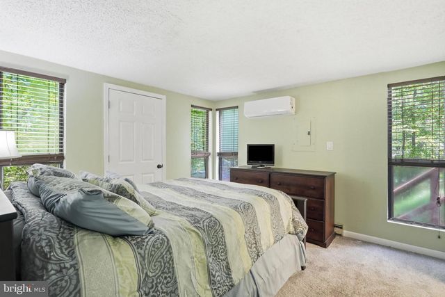 1027 THE WOODS RD, Hedgesville, WV 25427