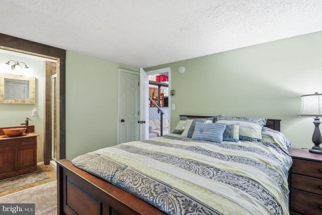 1027 THE WOODS RD, Hedgesville, WV 25427