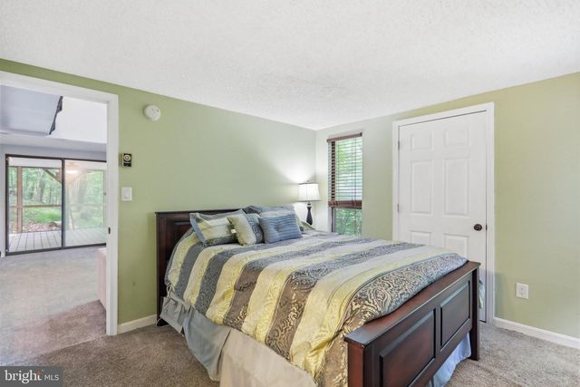 1027 THE WOODS RD, Hedgesville, WV 25427