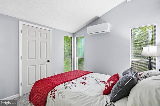 1027 THE WOODS RD, Hedgesville, WV 25427