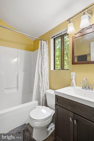 1027 THE WOODS RD, Hedgesville, WV 25427