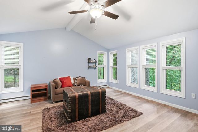 1027 THE WOODS RD, Hedgesville, WV 25427