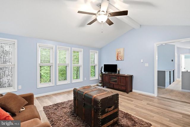 1027 THE WOODS RD, Hedgesville, WV 25427