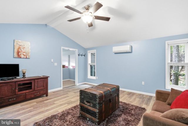 1027 THE WOODS RD, Hedgesville, WV 25427