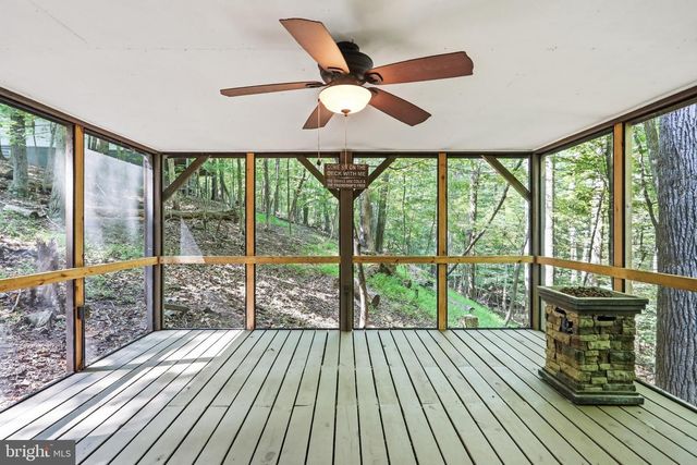 1027 THE WOODS RD, Hedgesville, WV 25427