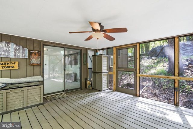 1027 THE WOODS RD, Hedgesville, WV 25427
