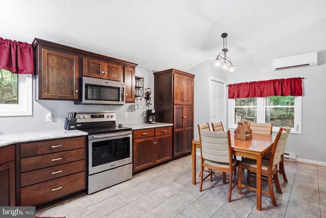 1027 THE WOODS RD, Hedgesville, WV 25427
