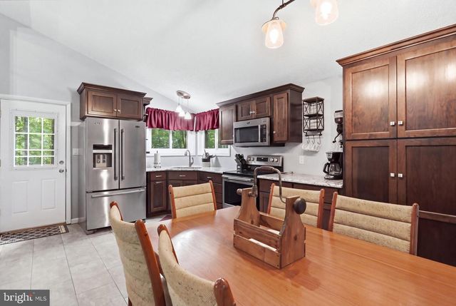 1027 THE WOODS RD, Hedgesville, WV 25427