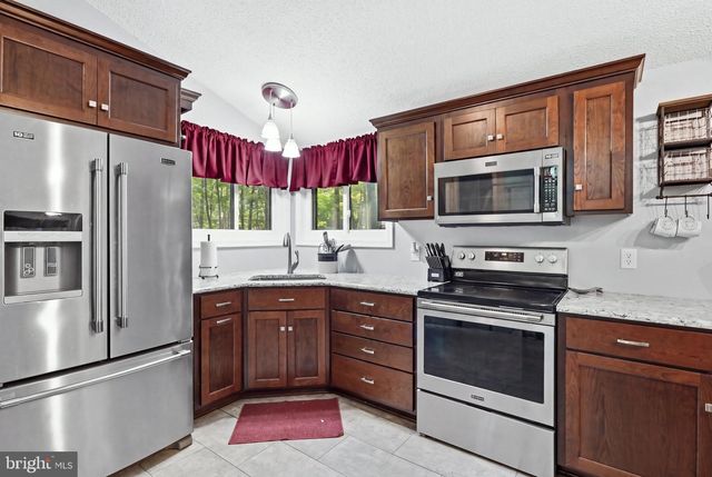 1027 THE WOODS RD, Hedgesville, WV 25427
