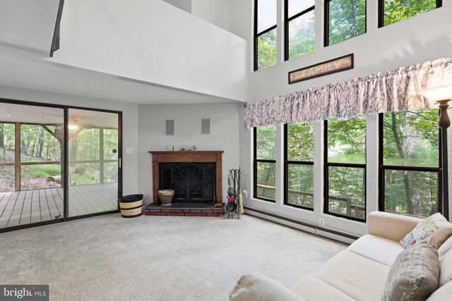 1027 THE WOODS RD, Hedgesville, WV 25427