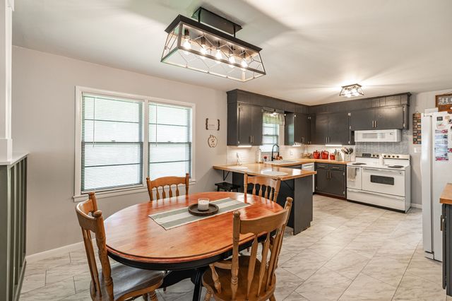 1103 Meadowview Dr, Gallatin, TN 37066