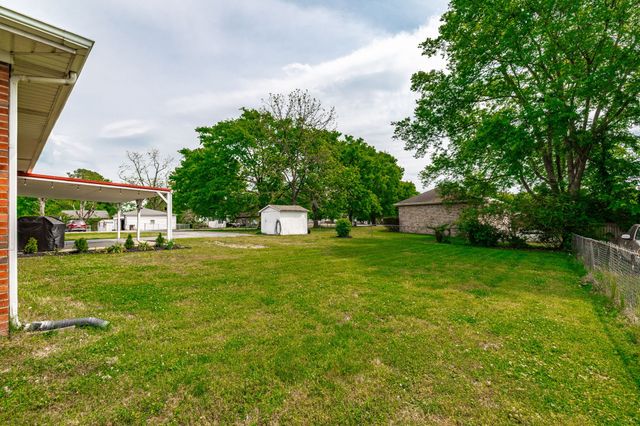1103 Meadowview Dr, Gallatin, TN 37066
