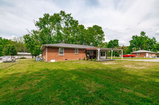 1103 Meadowview Dr, Gallatin, TN 37066