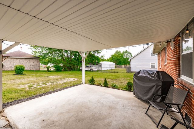 1103 Meadowview Dr, Gallatin, TN 37066
