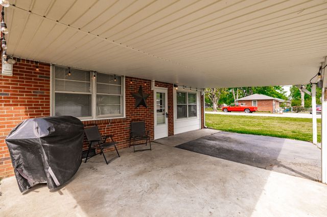 1103 Meadowview Dr, Gallatin, TN 37066