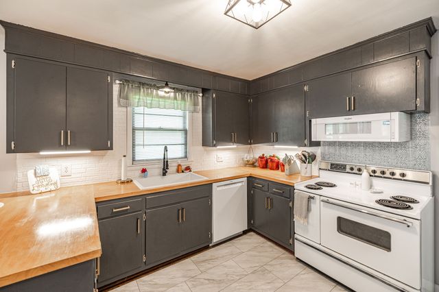 1103 Meadowview Dr, Gallatin, TN 37066