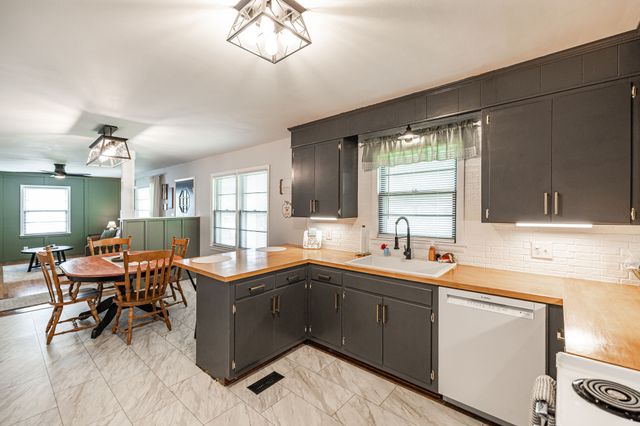 1103 Meadowview Dr, Gallatin, TN 37066