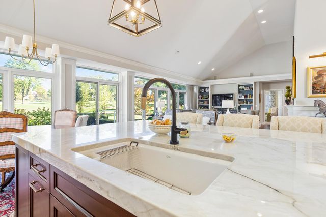 7 Greencroft Drive, Champaign, IL 61821