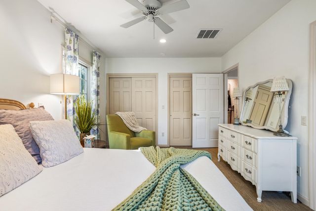 7 Greencroft Drive, Champaign, IL 61821