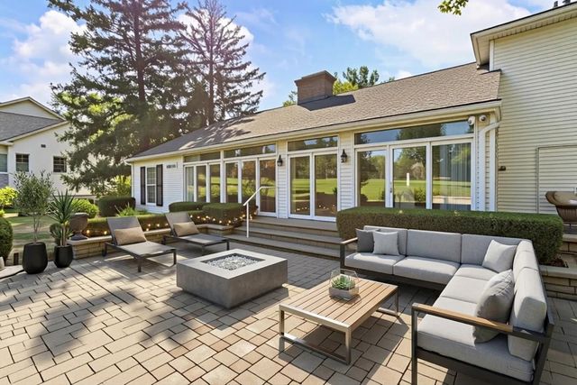 7 Greencroft Drive, Champaign, IL 61821