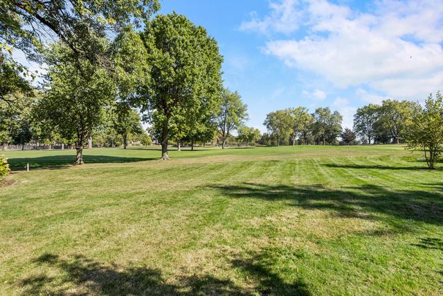 7 Greencroft Drive, Champaign, IL 61821