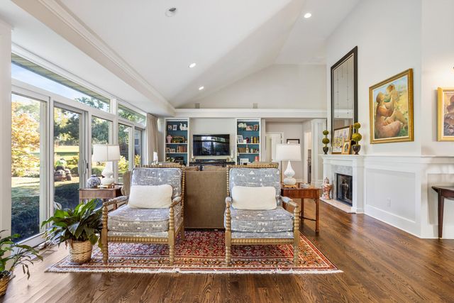 7 Greencroft Drive, Champaign, IL 61821