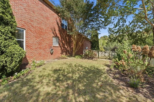 7093 Bridgeport Dr, Nashville, TN 37221