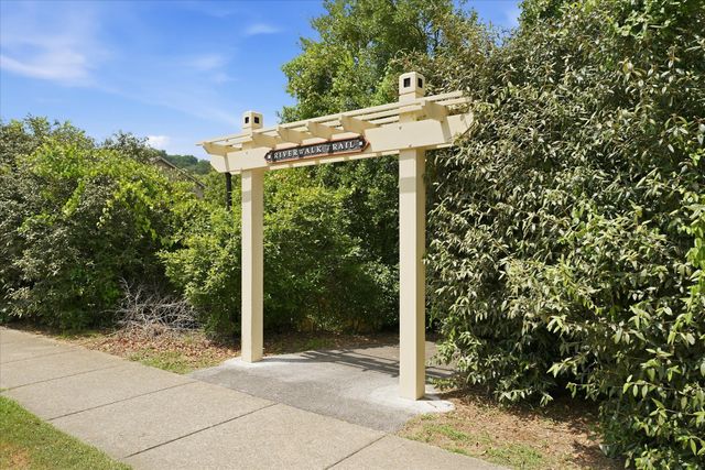 7093 Bridgeport Dr, Nashville, TN 37221