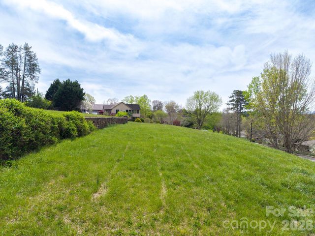 99999 Pine Acre Boulevard 4, Asheville, NC 28804