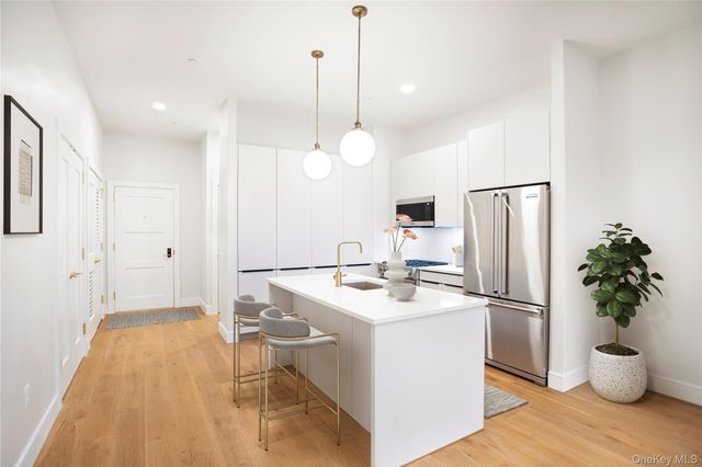 695 Merrick Avenue 331, Westbury, NY 11590