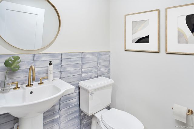 695 Merrick Avenue 331, Westbury, NY 11590