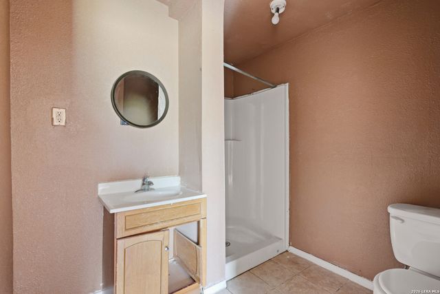 606 Viewpoint Dr, Poteet, TX 78065
