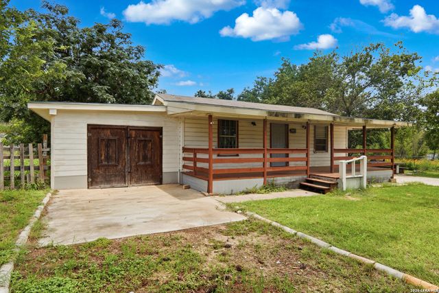 606 Viewpoint Dr, Poteet, TX 78065