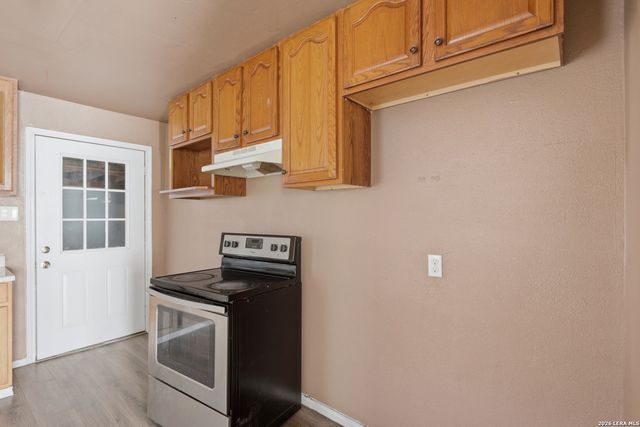 606 Viewpoint Dr, Poteet, TX 78065