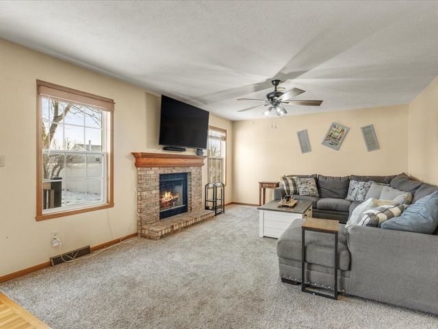 10853 Lemon Grass Lane, Roscoe, IL 61073