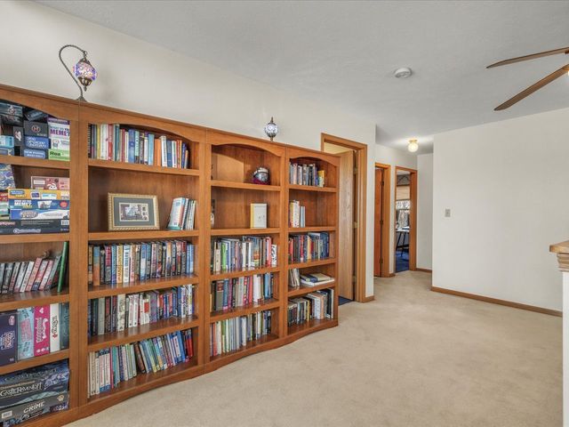 10853 Lemon Grass Lane, Roscoe, IL 61073