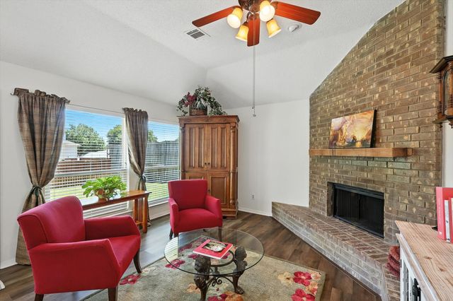 960 CASSION Drive, Lewisville, TX 75067