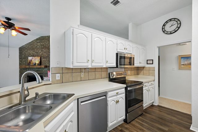 960 CASSION Drive, Lewisville, TX 75067