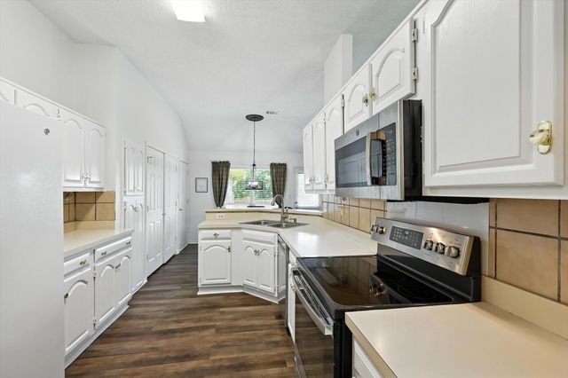 960 CASSION Drive, Lewisville, TX 75067