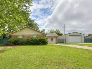 600 Oak Park Drive, Choctaw, OK 73020