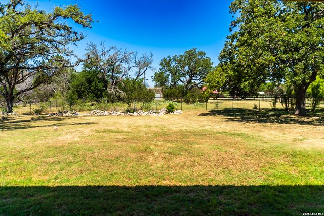 265 Firewheel Dr, Bandera, TX 78003