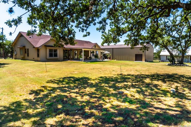 265 Firewheel Dr, Bandera, TX 78003