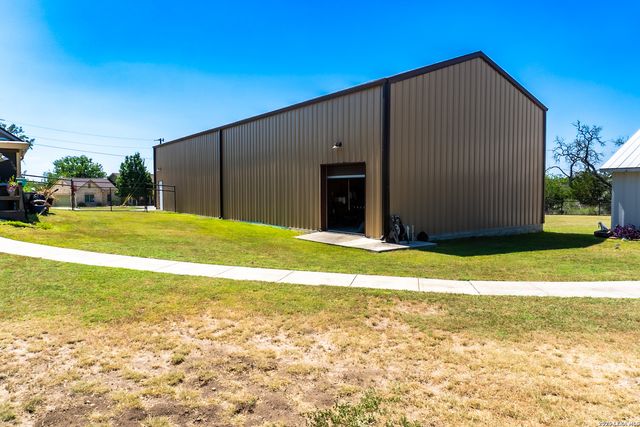 265 Firewheel Dr, Bandera, TX 78003