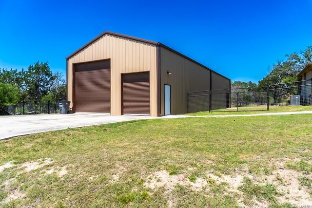 265 Firewheel Dr, Bandera, TX 78003