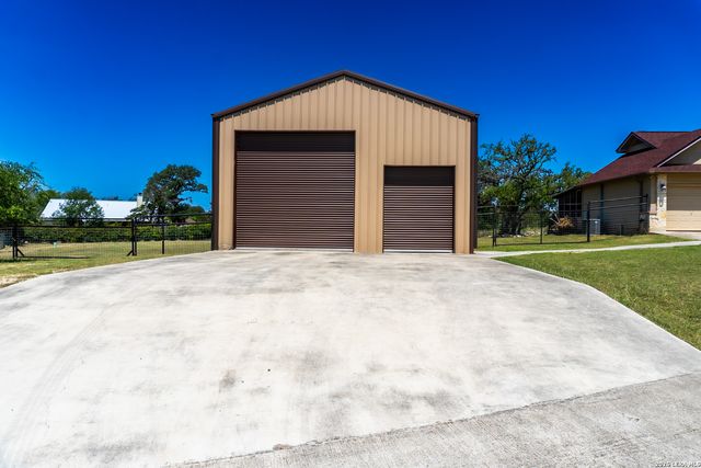 265 Firewheel Dr, Bandera, TX 78003